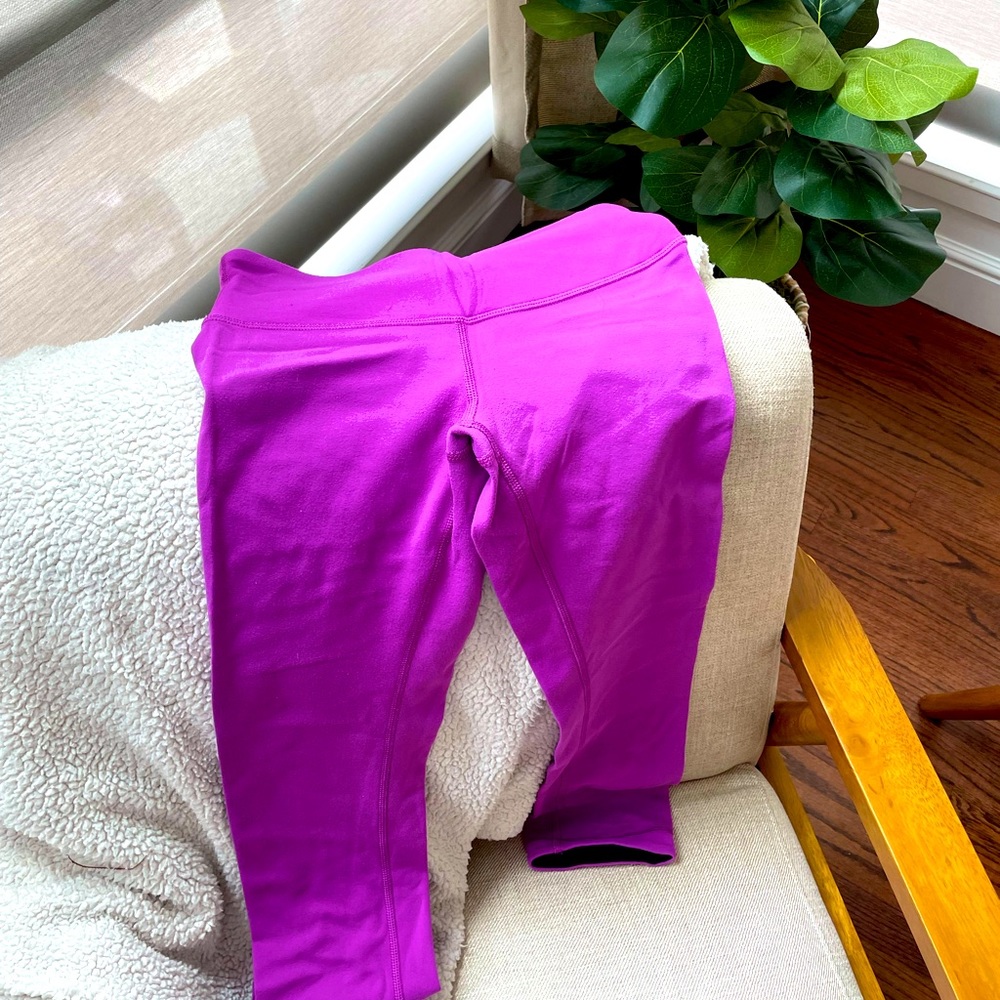 Reversible pink / black lululemon wunder unders